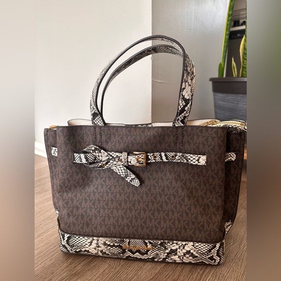 Michael Kors Emilia Large Leather Handbag - Picture 1 of 6